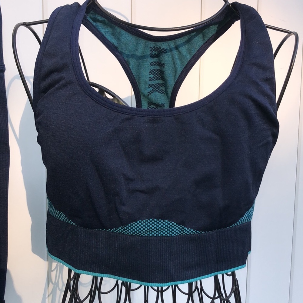 Pink Victoria’s Secret active clothing size medium blue active clothing … - Picture 3 of 10